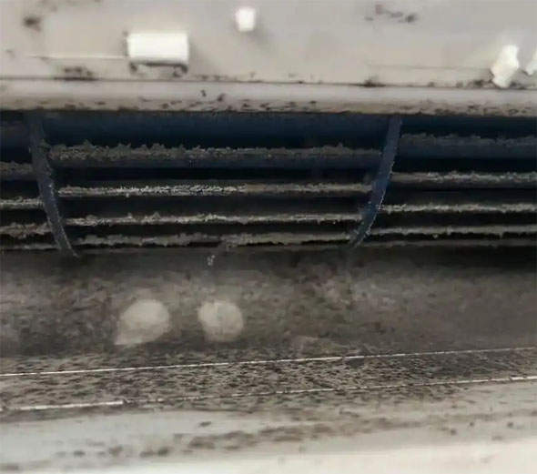 武胜空调吹的风有股烧焦味是怎么回事